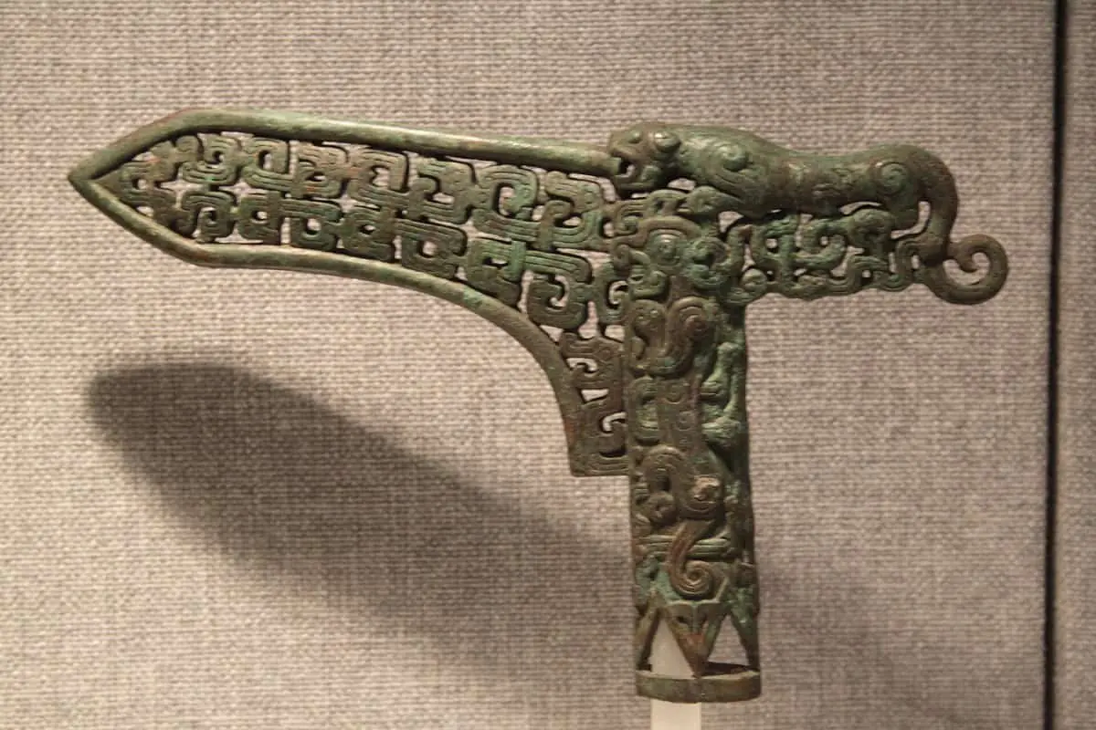 A bronze ge (dagger-axe) of the Eastern Zhou period, the type of weapon inscribed 'Gaozi ge' excavated near Gao Xi's tomb at Baituqiu village, Linzi, in 1970