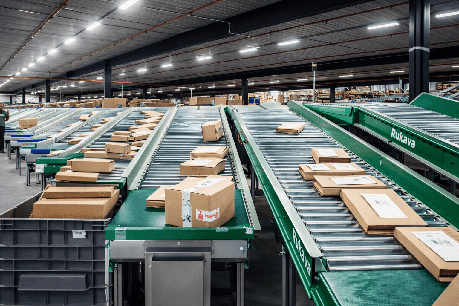 SEngenharia de sistemas de movimentação de materiais com automação industrial