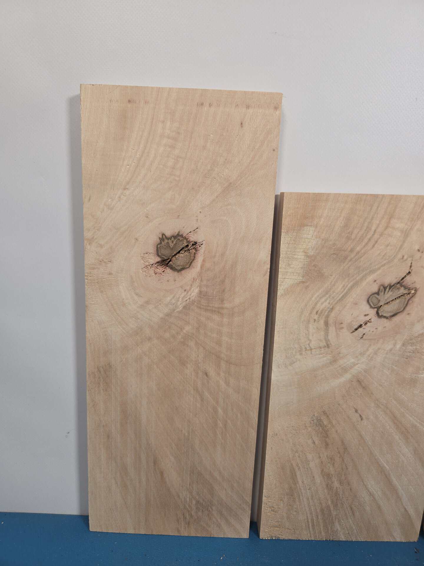 Characterful Knot Beech offcut mix x3 - Image 2