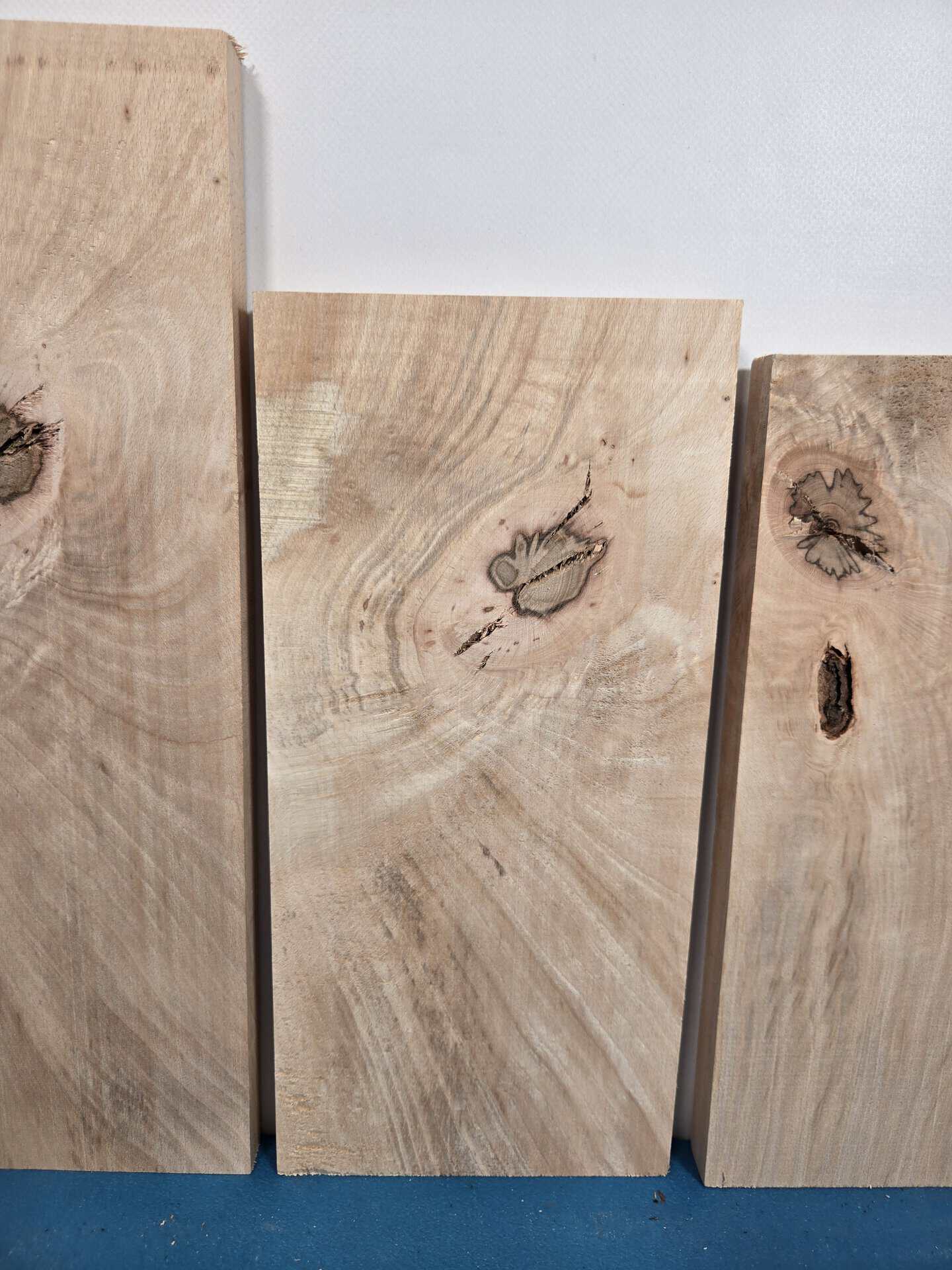 Characterful Knot Beech offcut mix x3 - Image 3
