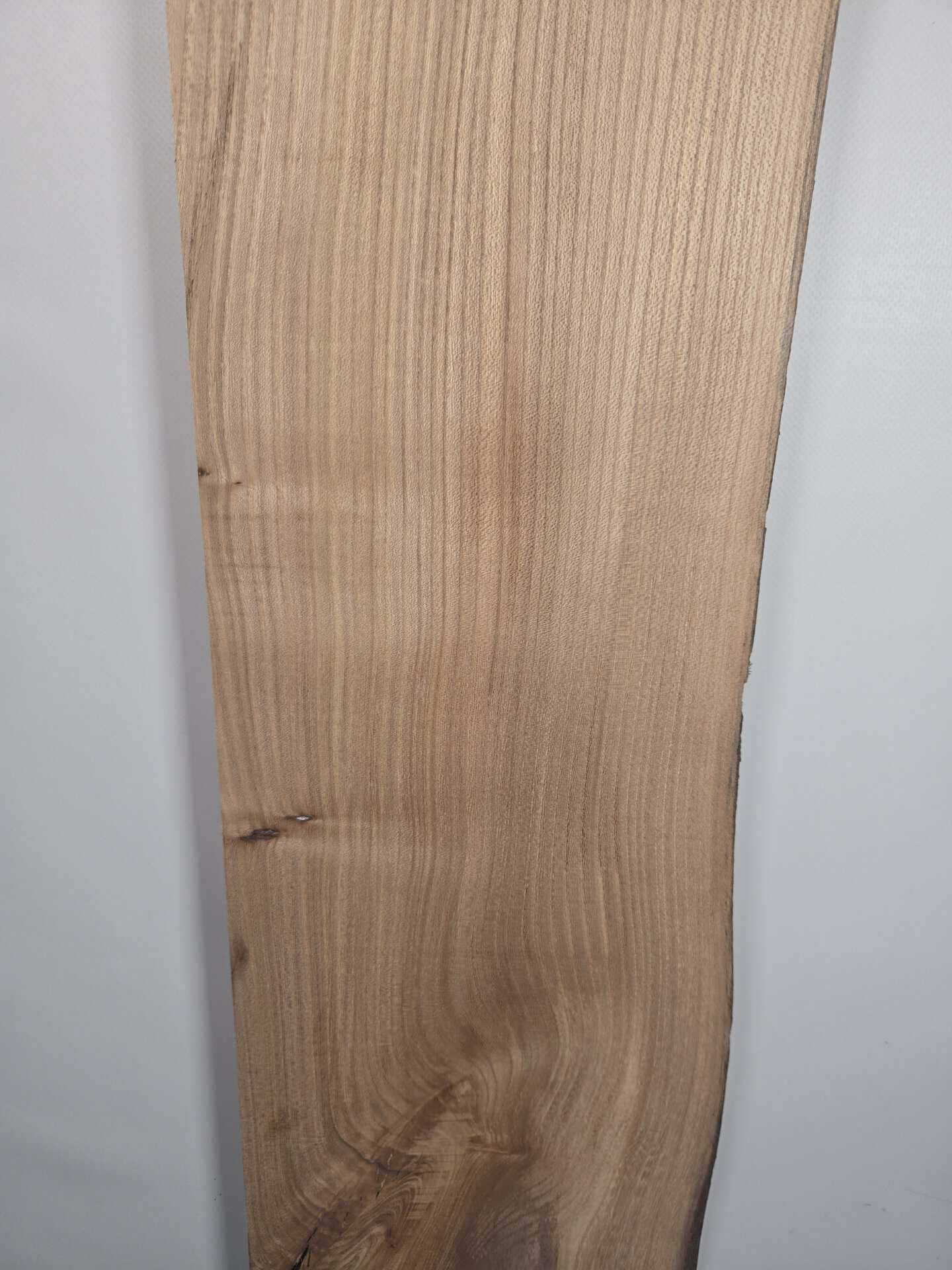 Straight grain Elm Offcut - Image 3