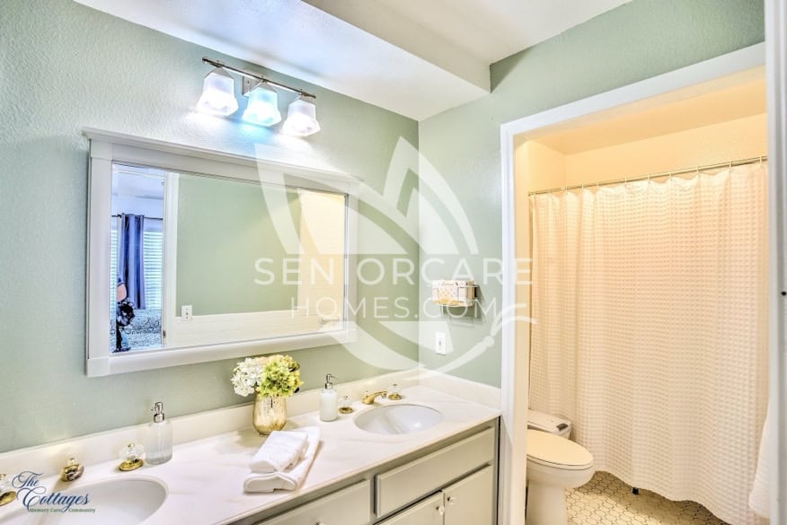 Private Bathroom in Irvine Cottages, a small care home on Longstreet in Irvine