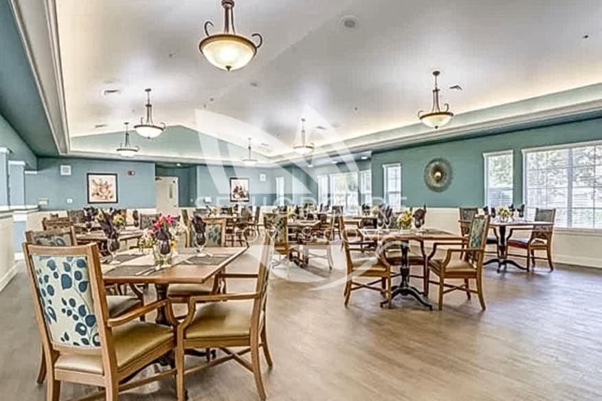 Beautiful, large dining area at Westmont Fresno