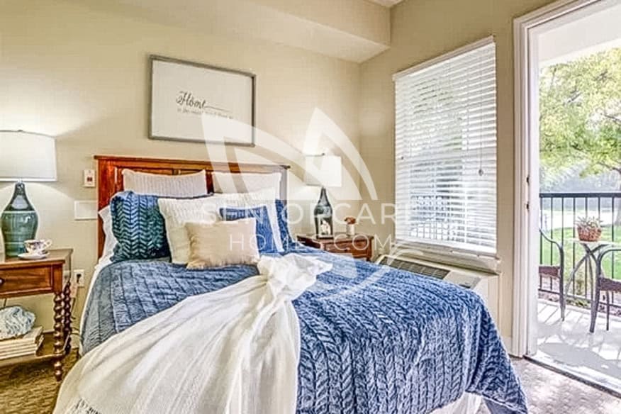 Beautiful, bright and modern private bedroom at Westmont Fresno