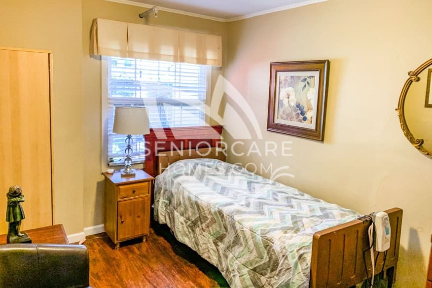 The main photo of Damenik's Home 331 30th