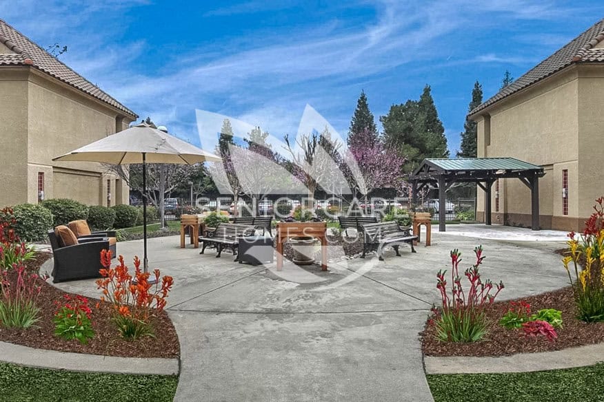 Beautiful, outdoor patio lounge area at Ivy Park Roseville