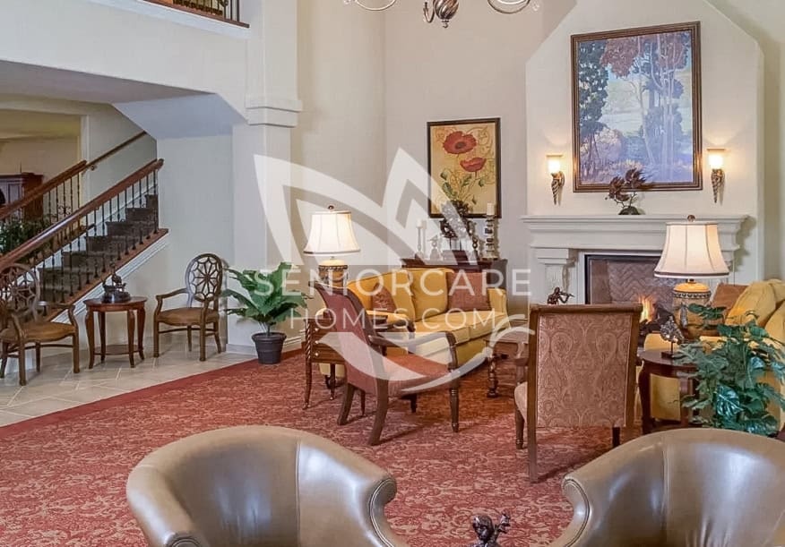 Welcoming, bright lounge area at Oakmont Roseville