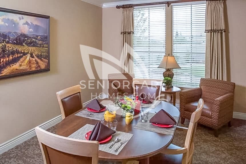 Elegant, bright private dining room at Oakmont Roseville