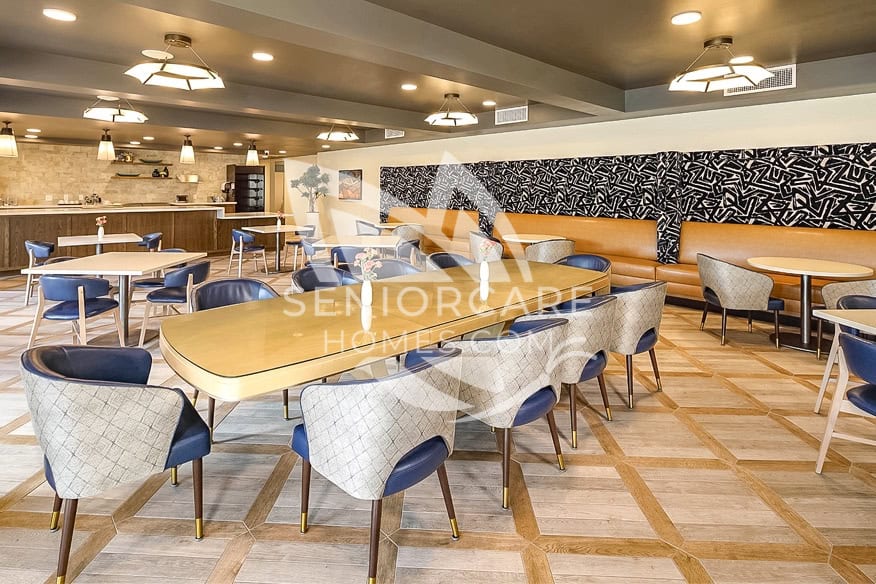 Welcoming, bright bistro lounge area at Watermark Sonrisa Roseville