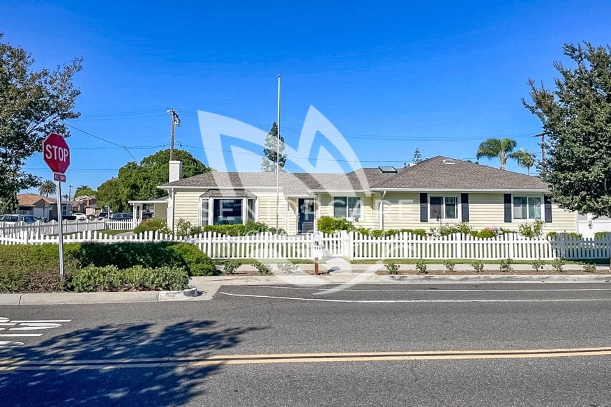 The main photo of The Hills of Costa Mesa - Broadway