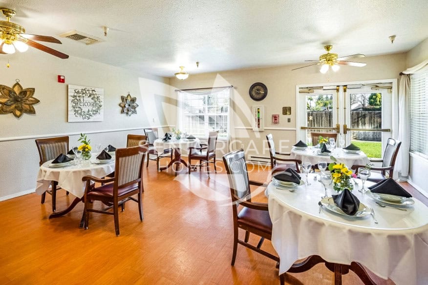 Small dining area at Marbella Visalia