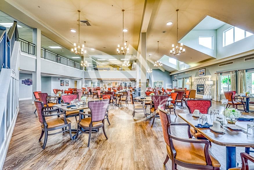 Elegant dining area at Solstice at Lee's Summit