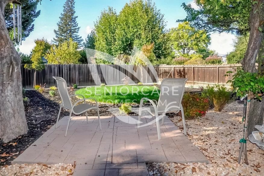 Outdoor patio at Angels Crest Home 2