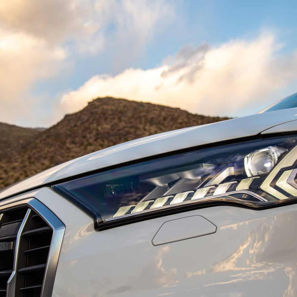 Audi Q7 headlamp and fog lamp upgrade for improved visibility and style.
