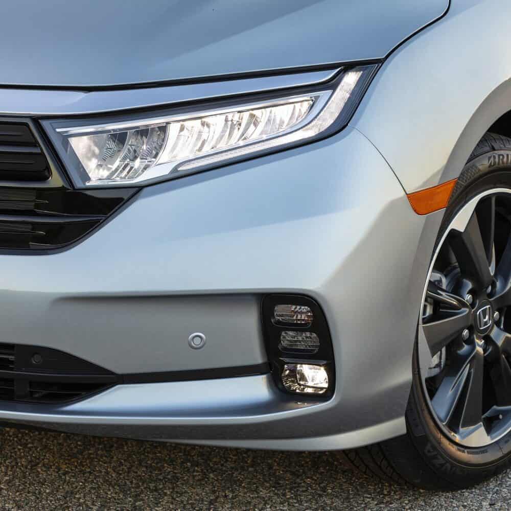 Honda Odyssey headlamp and fog lamp kit for enhanced visibility and style.