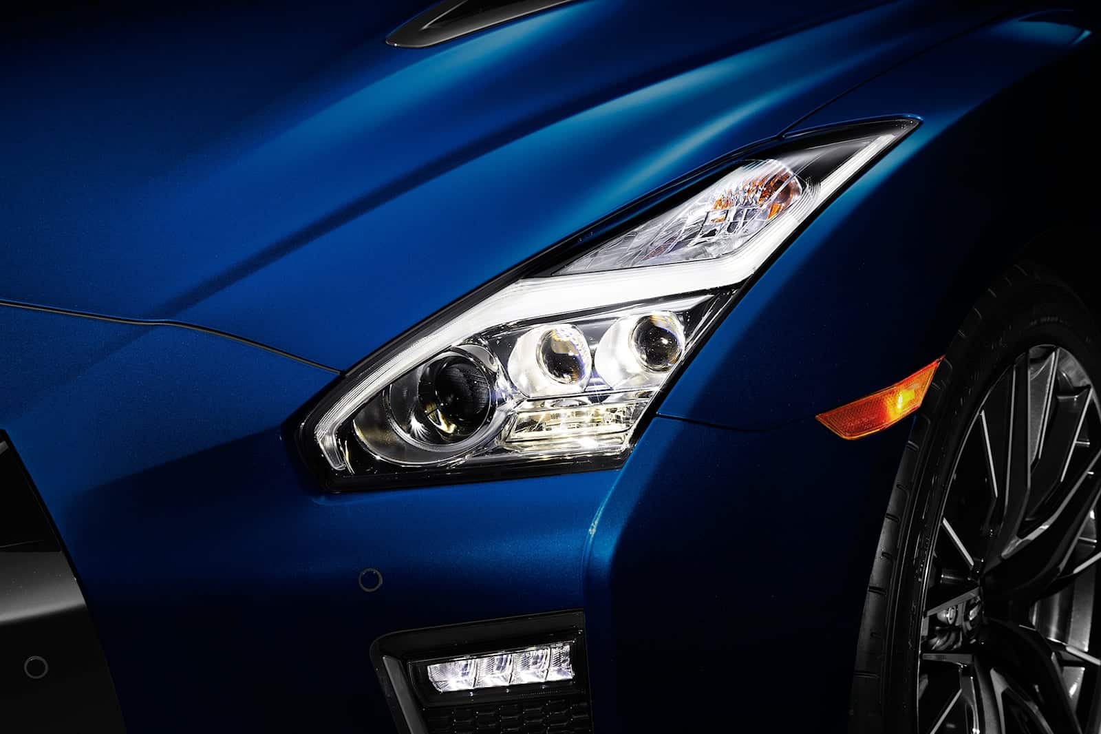 High-performance Nissan GTR headlamp and fog lamp upgrade kit for enhanced visibility.