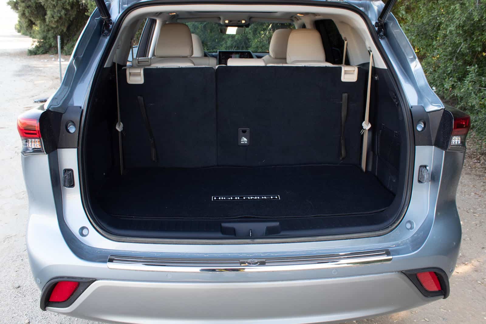 Luggage area organizer for Toyota Highlander, ideal for cargo management and protection.