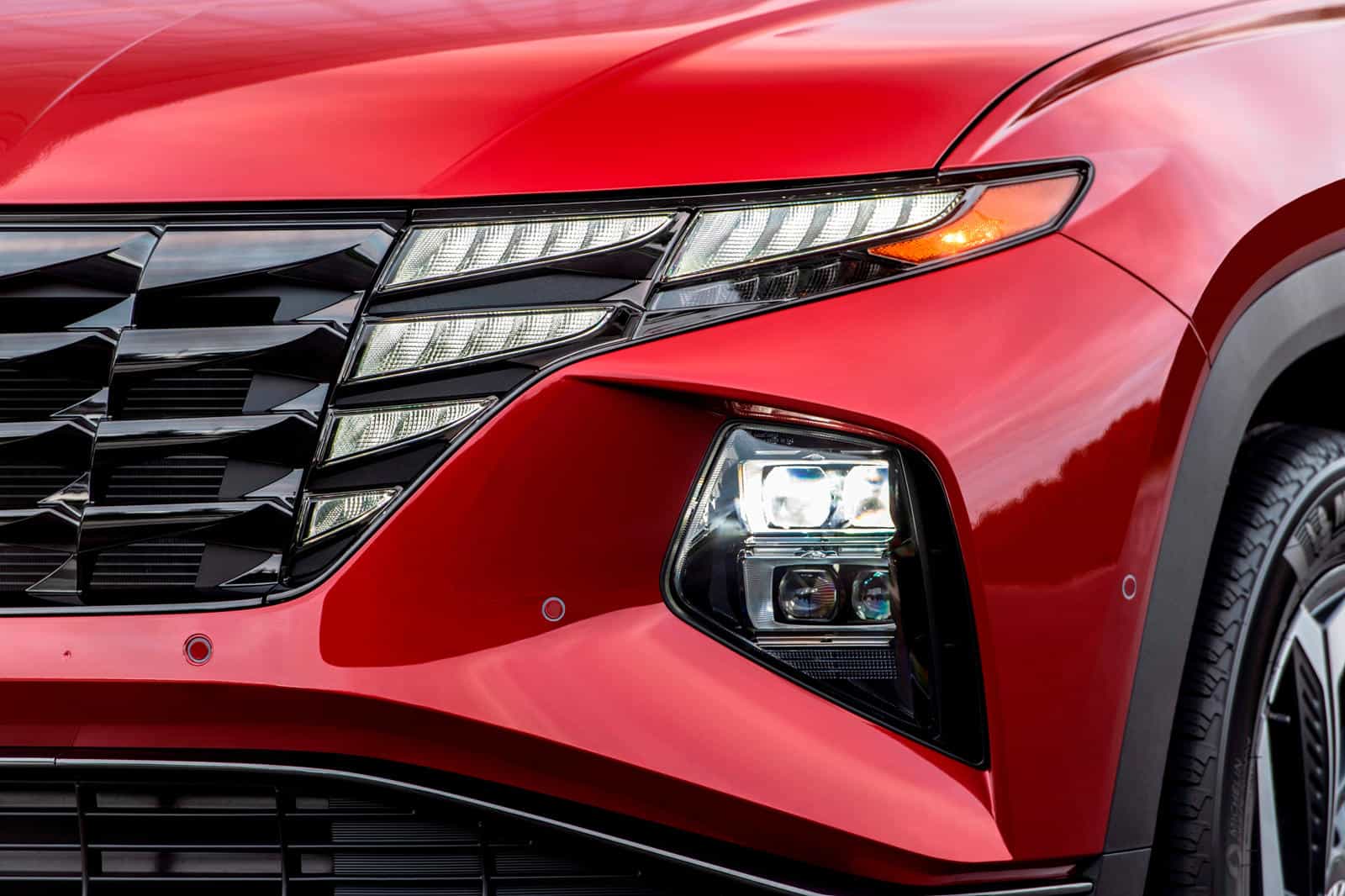 High-quality Hyundai Tucson headlamp and fog lamp upgrade for enhanced visibility and style.