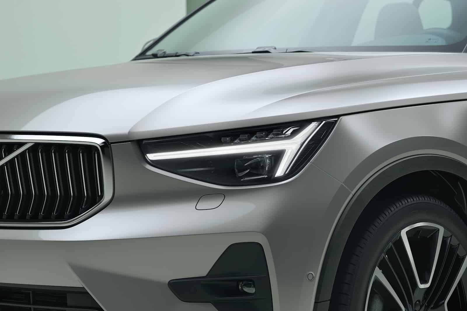 Volvo XC40 headlamp kit for enhanced lighting and style. Perfect for upgrading your vehicle's headla.