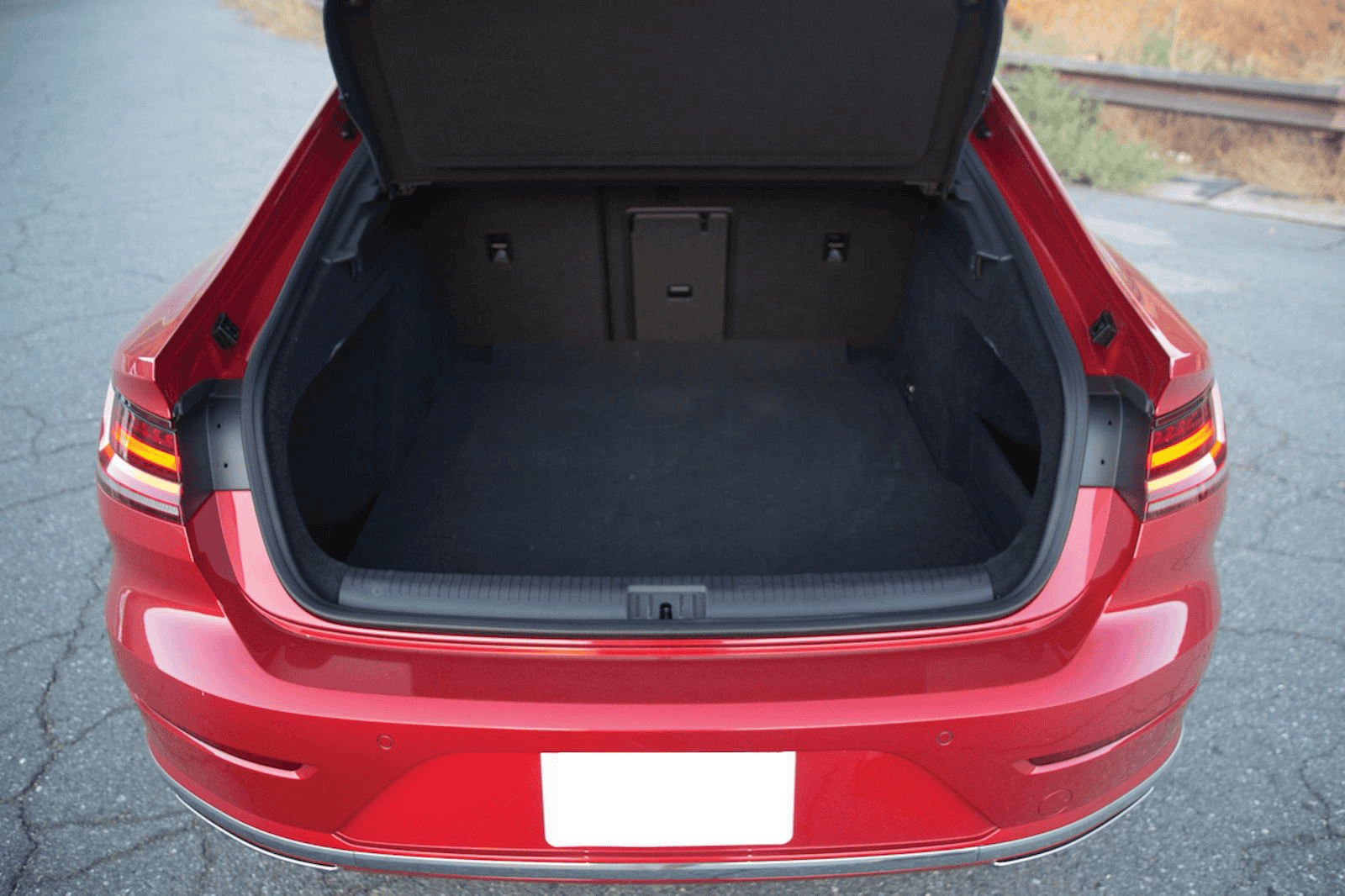 Volkswagen Arteon trunk organizer and cargo protection kit for enhanced storage and security.