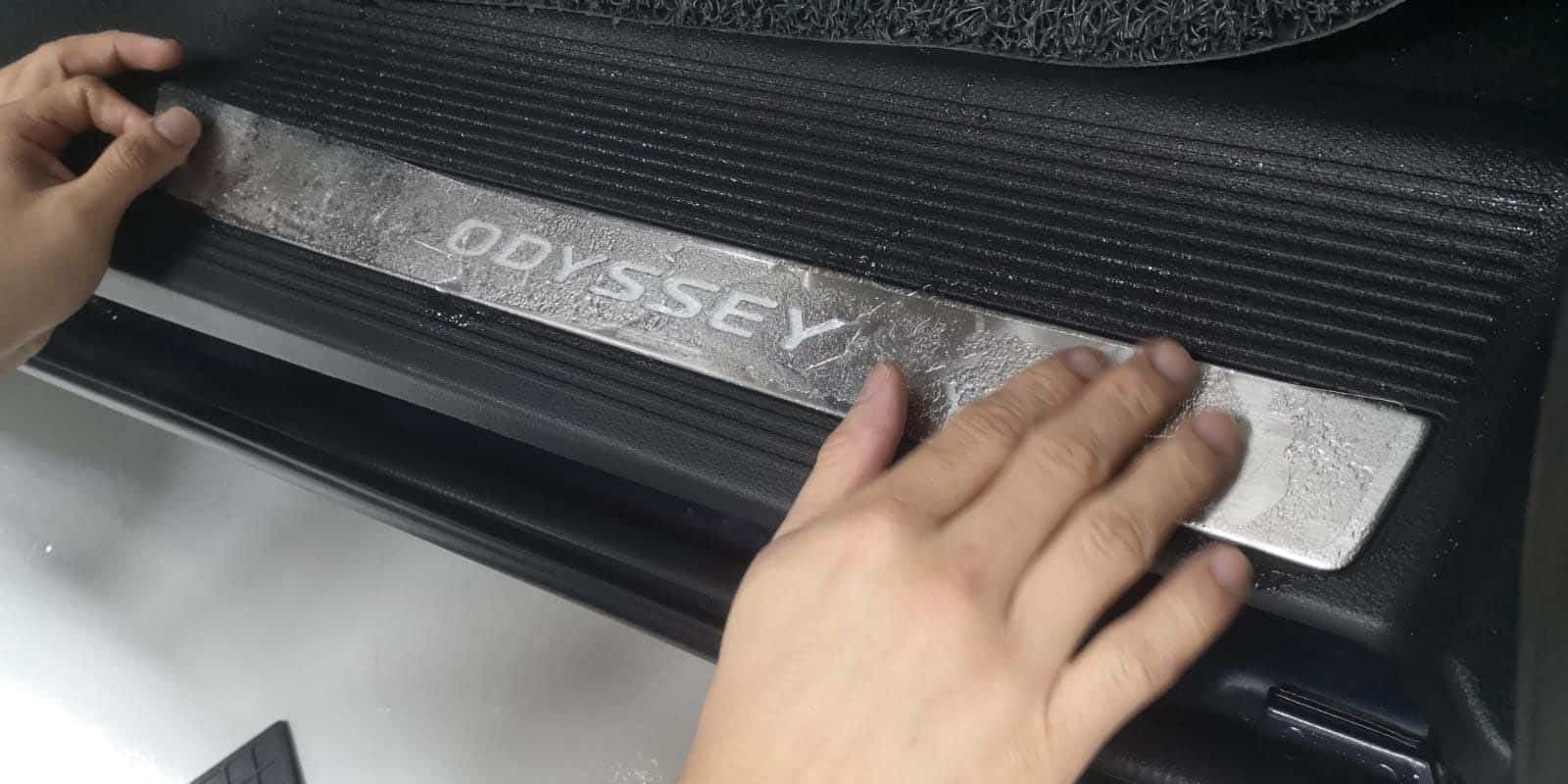 Rikecool team installing Xpel Ultimate Plus Paint Protection Film PPF on Honda Odyssey side steps