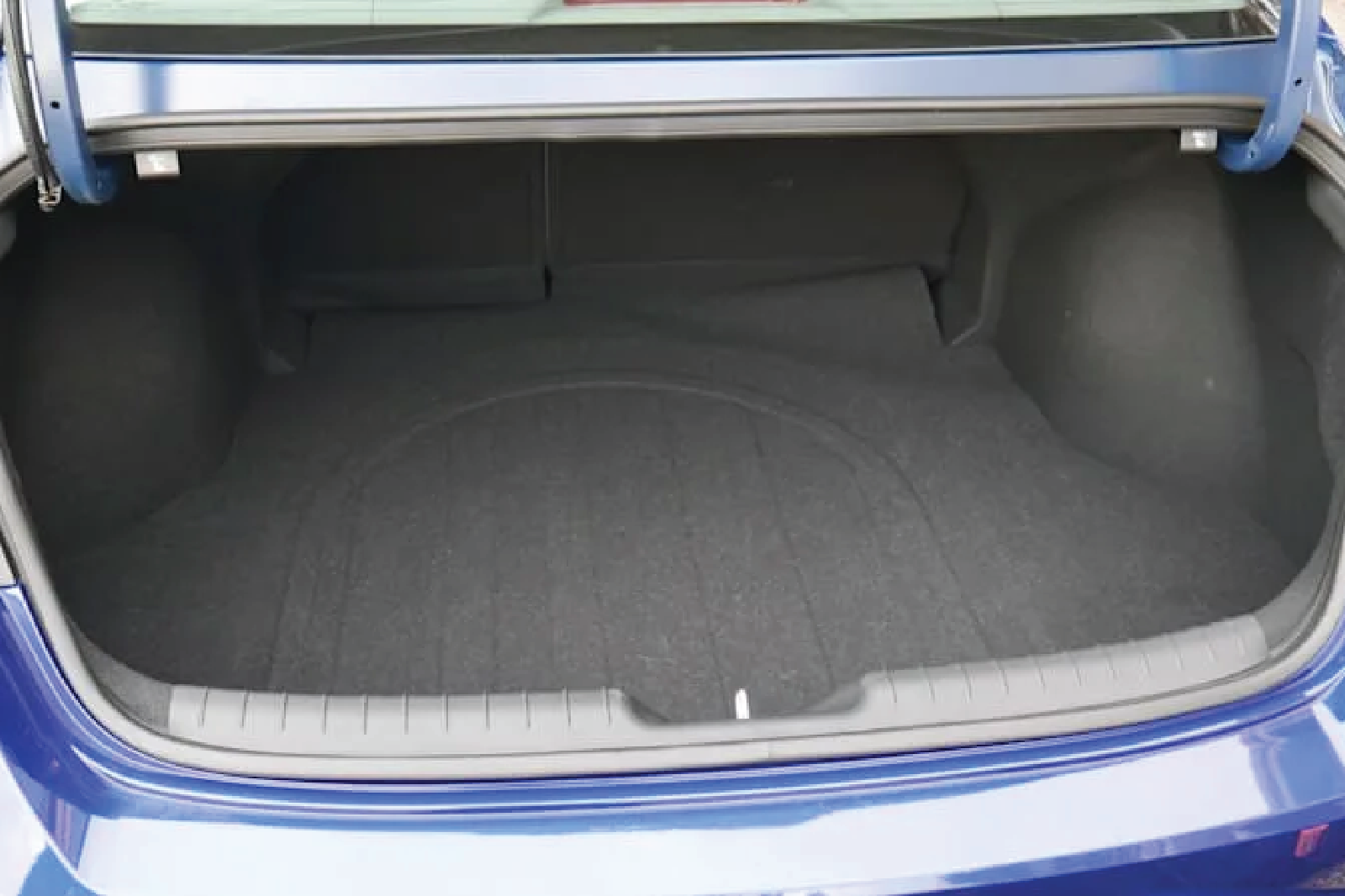 Luggage area kit designed for Hyundai Avante 1.6 S, enhancing trunk organization and protection.