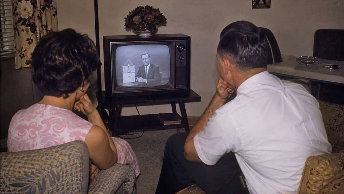 15 TV Commercials from Our Childhood That Would Be Banned Today 2 Adults watching a cigarette commercial on television in the mid-1960s