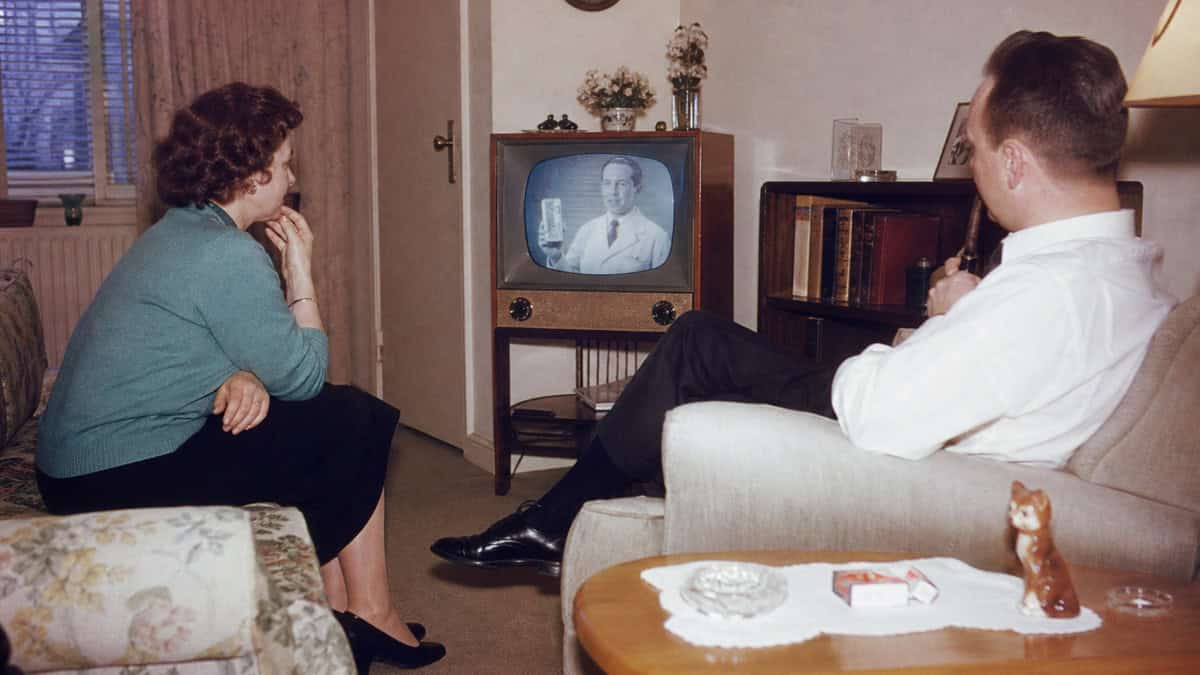 15 TV Commercials from Our Childhood That Would Be Banned Today 5 Couple watching a doctor-themed cigarette commercial in the 1950s