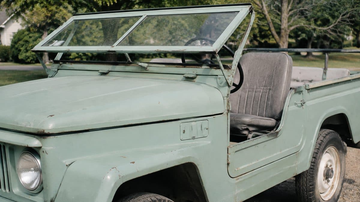 13 Classic Car Features That Confuse Today's Kids 12 Classic car's front bench seat