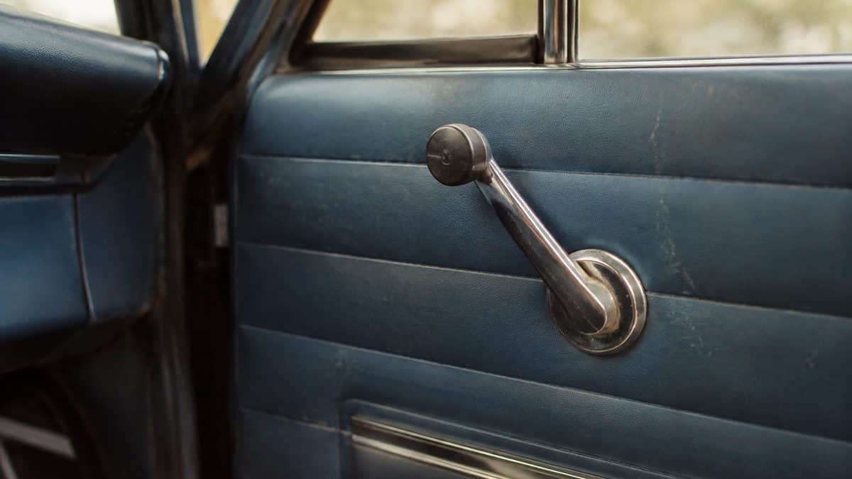 13 Classic Car Features That Confuse Today's Kids 7 Authentic classic car window crank