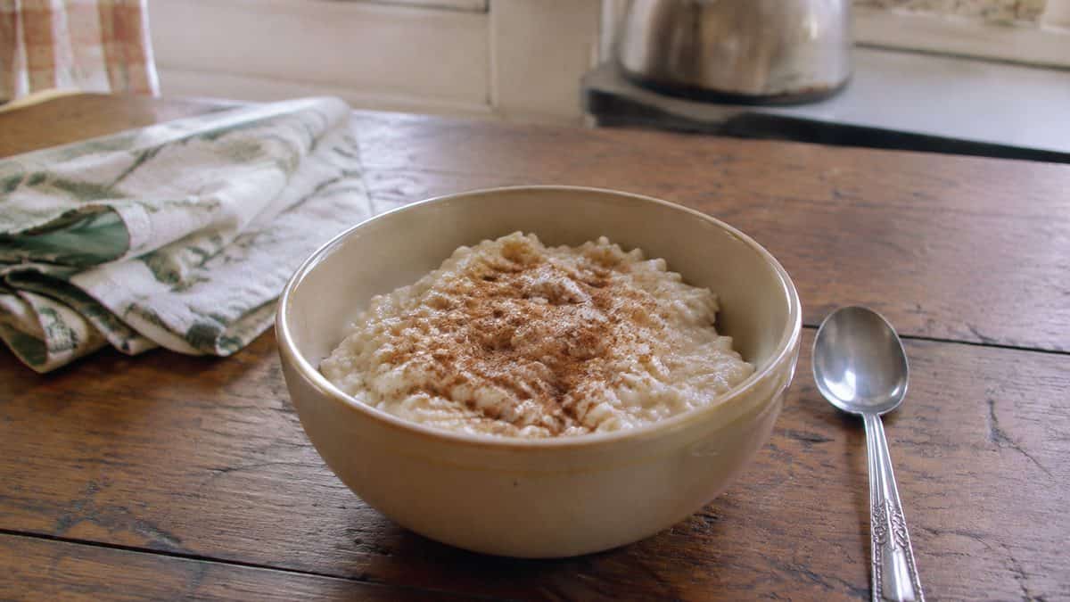 12 Comfort Foods That Taste Better Made the Old-Fashioned Way 13 Single bowl of rice pudding with a spoon.
