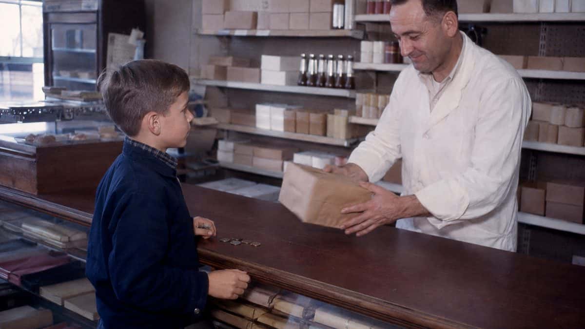 1960s Parenting Practices That Would Get CPS Called Today 11 Child at a checkout counter