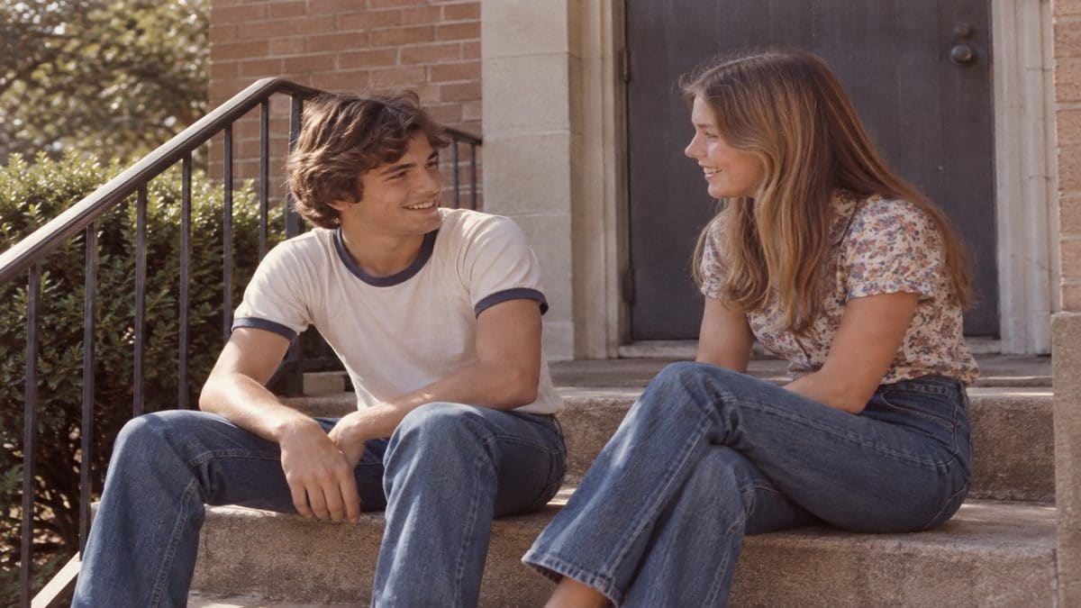 17 Life Skills We Learned Without the Internet That Made Us Smarter 6 Authentic retro photo of two teenagers talking and smiling