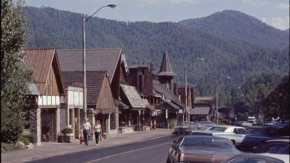12 Road Trip Destinations from the '70s Boomers Loved 8 Authentic 1970s photo of Gatlinburg street scene