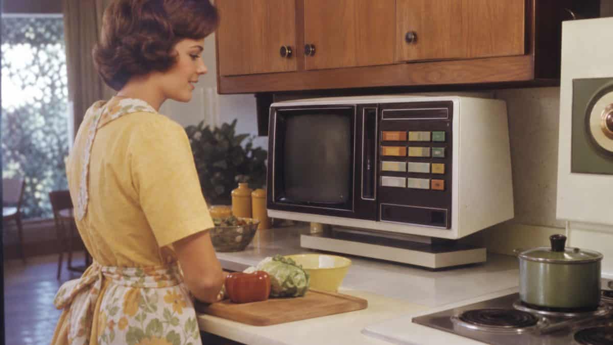 Forgotten 1960s Products That Were Ahead of Their Time 6 Authentic vintage advertisement for the Honeywell Kitchen Computer