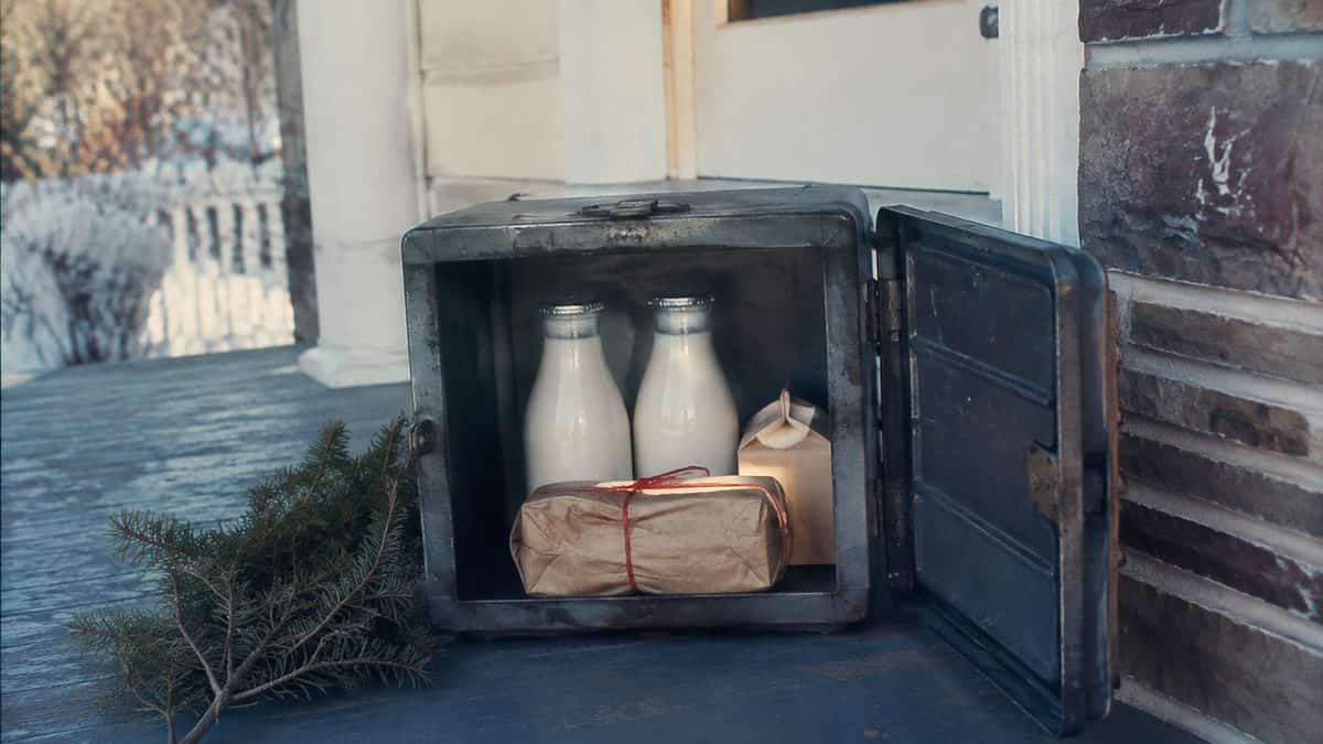 12 Things Every Kid Who Grew Up With a Milkman Remembers 8 Holiday milk delivery or vintage milk bottles