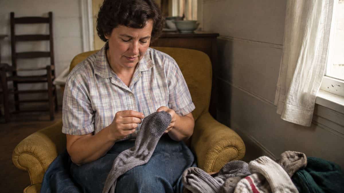 Life Skills Our Generation Mastered That Barely Exist Anymore 6 Someone darning socks or sewing