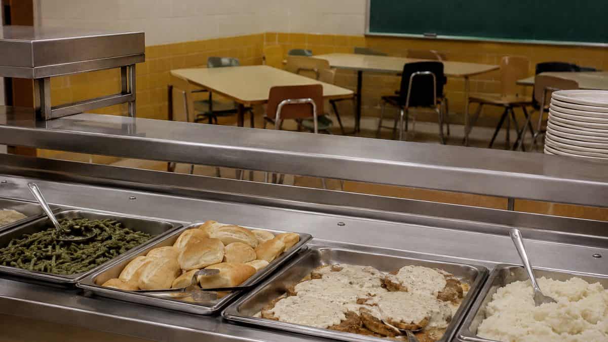 School Cafeteria Food from the '70s We Secretly Loved 7 1970s school cafeteria serving chicken fried steak