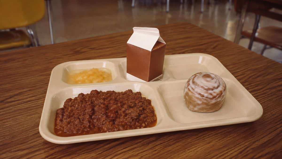 School Cafeteria Food from the '70s We Secretly Loved 10 School lunch tray with chili and a cinnamon roll