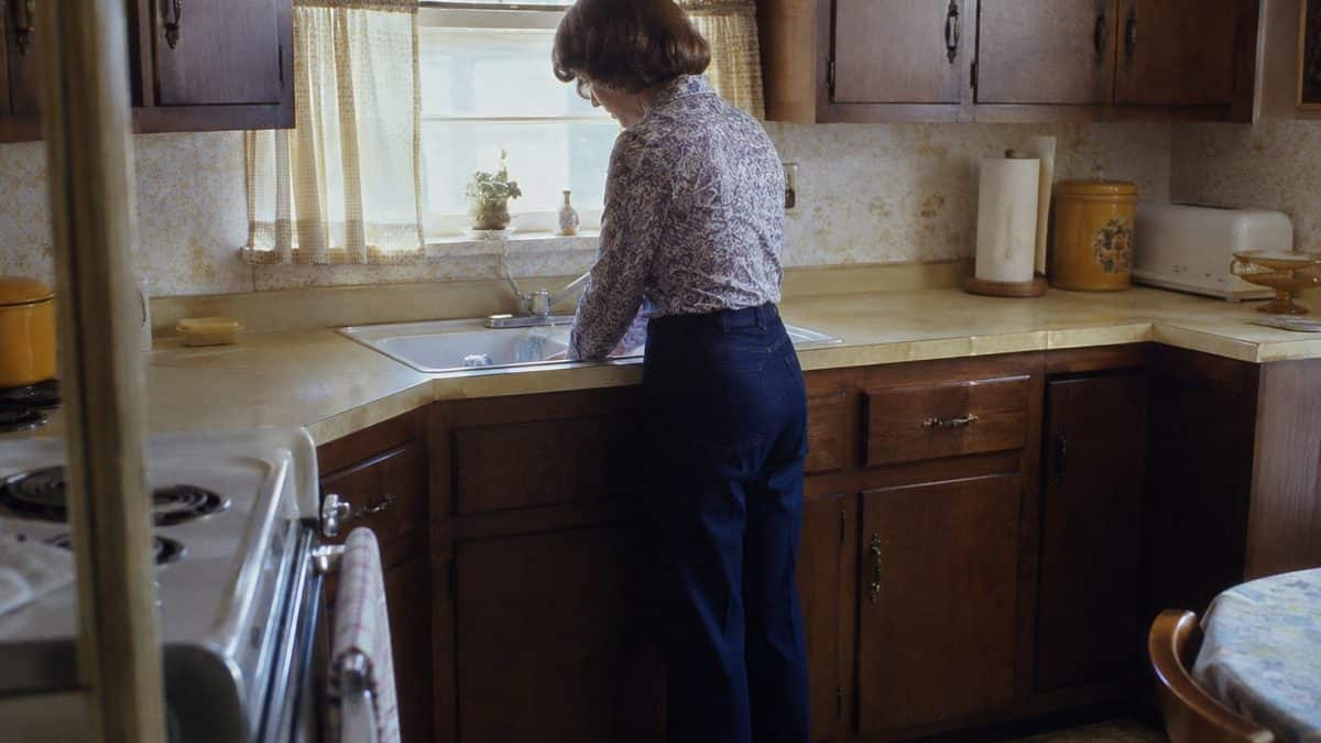 12 Basic Life Skills We Learned in Home Economics That Kids Don't Learn Today 4 Someone cleaning a kitchen counter or washing hands.