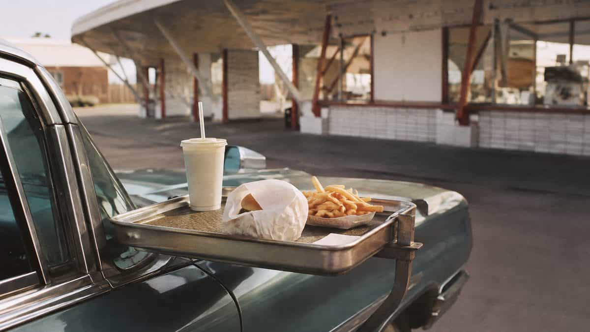 13 Family Road Trip Rituals from the '70s Nobody Does Anymore 7 Drive-in restaurant tray.