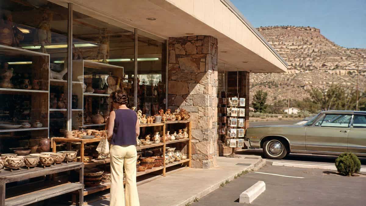 13 Family Road Trip Rituals from the '70s Nobody Does Anymore 8 1970s roadside souvenir shop.