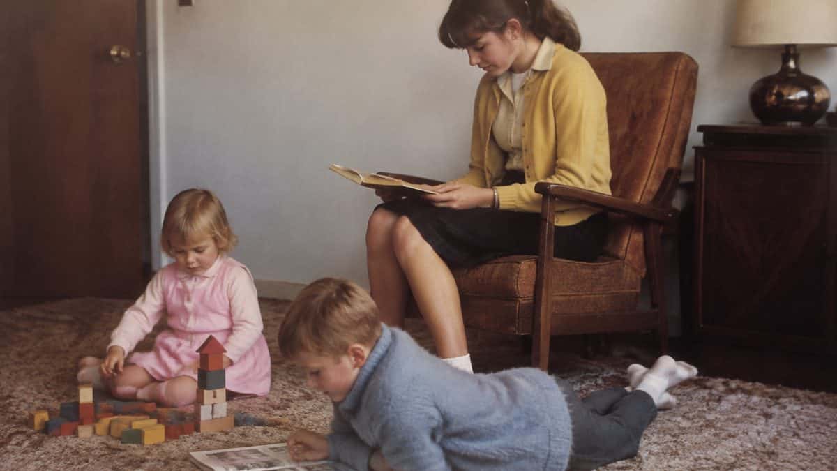 Parenting Practices from the '60s That Were Completely Normal Then 11 Young teenager babysitting children