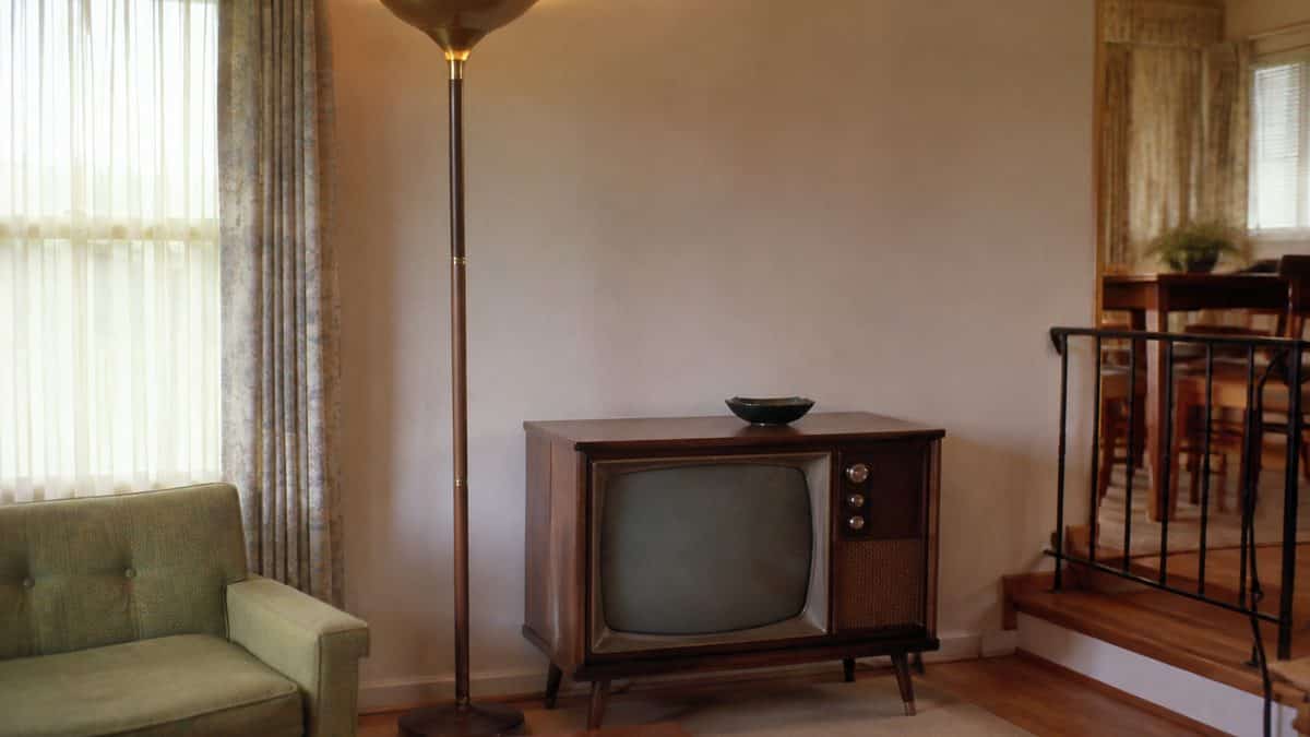 Retro Home Decorations That Are Surprisingly Valuable Now 14 Mid-century pole lamp