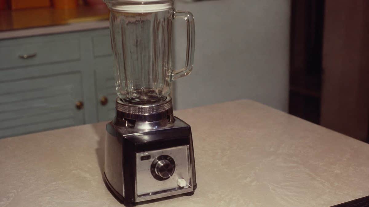 14 Vintage Kitchen Appliances from the '60s Worth a Small Fortune Today 9 Genuine photograph of a vintage Waring Duostat Blendor.