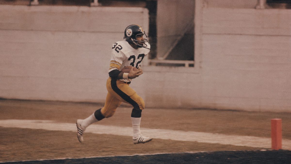 Defining Sports Moments from the '70s That Made Headlines 3 Franco Harris making the Immaculate Reception in 1972