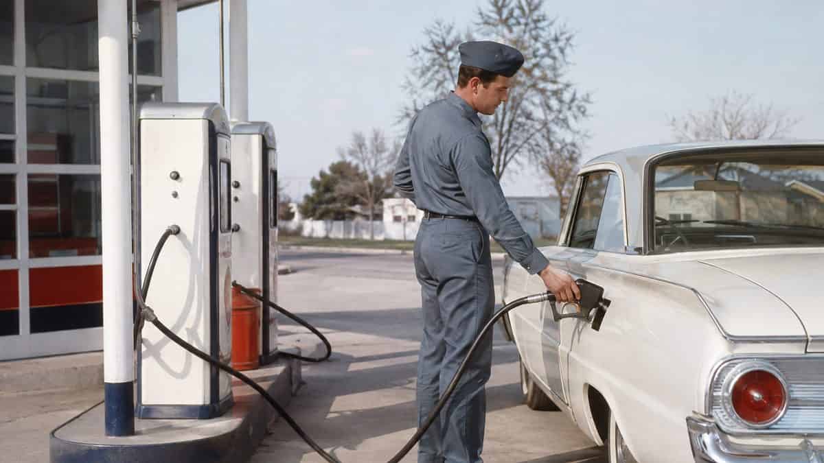 15 Gas Station Services We Took for Granted in the '60s 2 1960s gas station attendant pumping gas