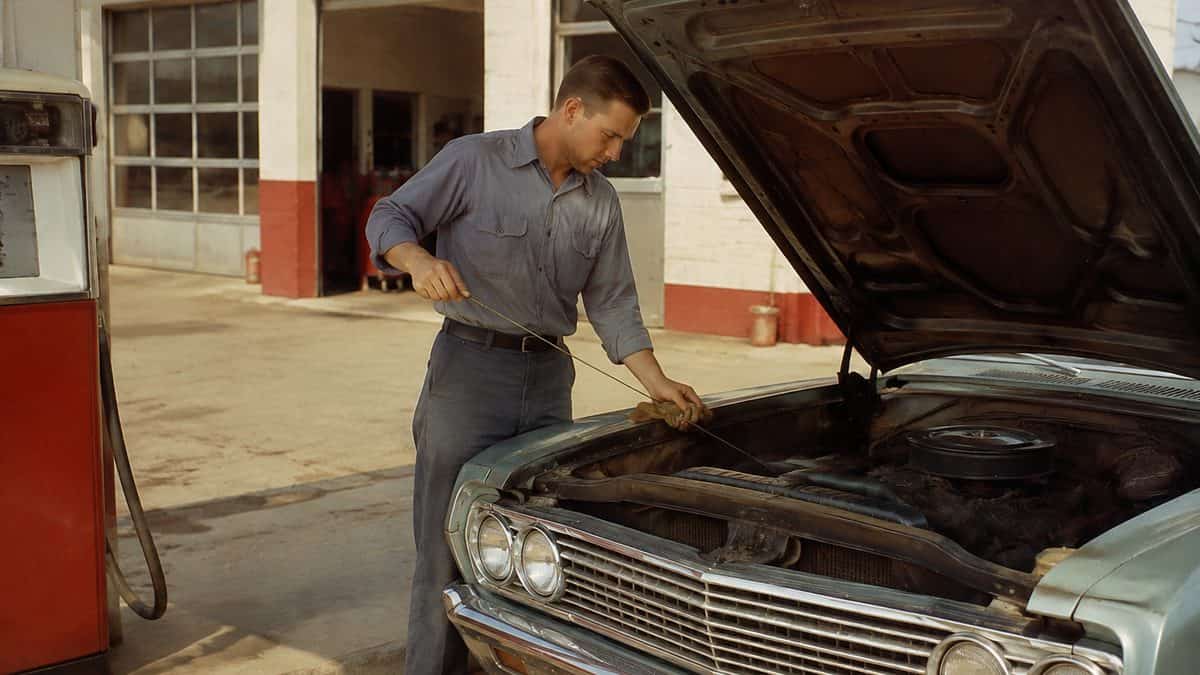 15 Gas Station Services We Took for Granted in the '60s 4 Authentic 1960s photo of a mechanic checking oil