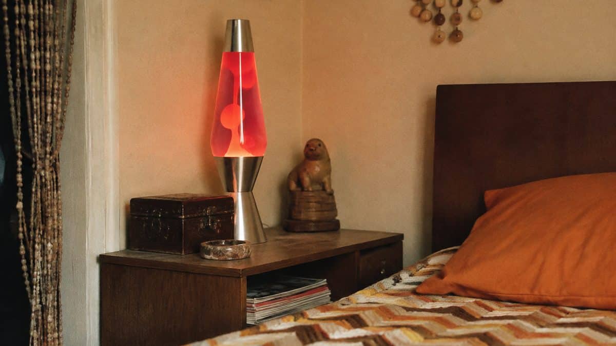 16 Things Every Kid Had in Their Bedroom in the '70s 2 1970s bedroom featuring a lava lamp.