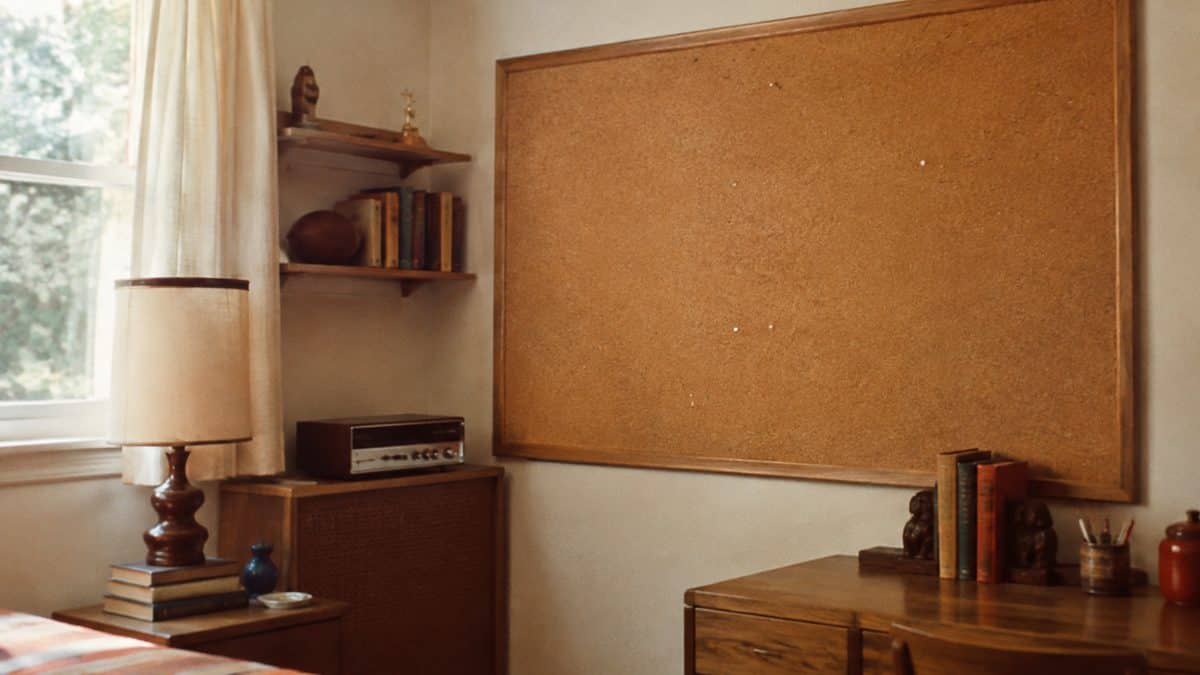 16 Things Every Kid Had in Their Bedroom in the '70s 16 1970s corkboard